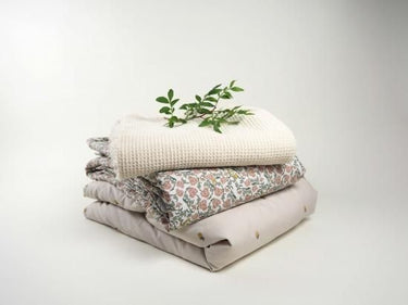 garbo&friends ガルボアンドフレンズ Floral Vine Filled Blanket