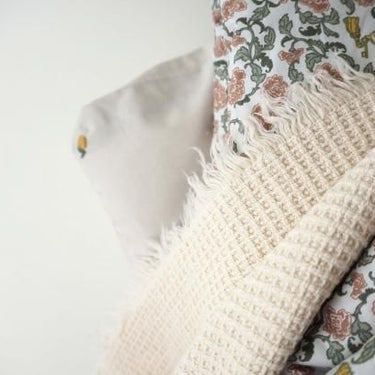 garbo&friends ガルボアンドフレンズ Floral Vine Filled Blanket