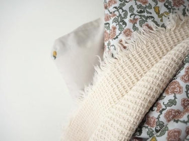 garbo&friends ガルボアンドフレンズ Floral Vine Filled Blanket