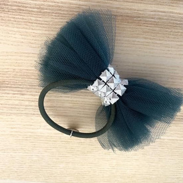 ★40％OFF★froufroudesucre フルフルドシュクル Tulle ribbon hair tie green チュールリボン シルバースタッズ×D.グリーン