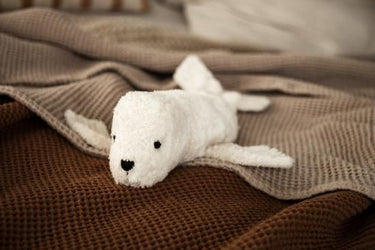 Senger Naturwelt ゼンガーナチュウェルト Cuddly Animal Seal small white アザラシ ホワイト チェリーピロー Sサイズ Y21048