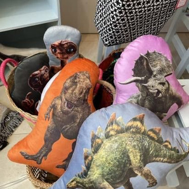 JURASSIC WORLD ジュラシックワールド Diecut-cushion 恐竜ダイカットクッション Triceratops トリケラトプス UV031