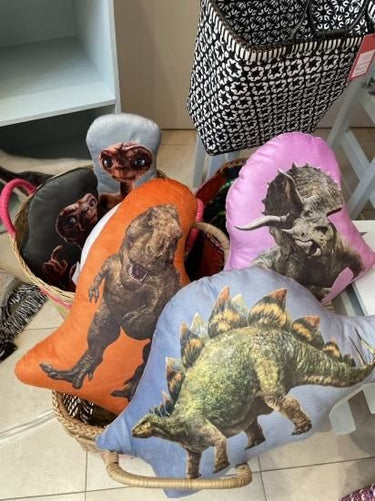 JURASSIC WORLD ジュラシックワールド Diecut-cushion 恐竜ダイカットクッション Triceratops トリケラトプス UV031