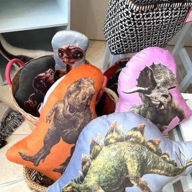 JURASSIC WORLD ジュラシックワールド Diecut-cushion 恐竜ダイカットクッション Triceratops トリケラトプス UV031