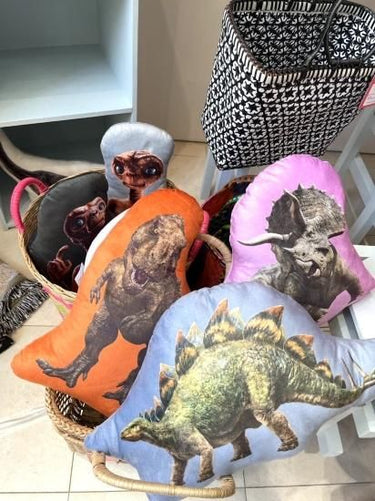 JURASSIC WORLD ジュラシックワールド Diecut-cushion 恐竜ダイカットクッション Triceratops トリケラトプス UV031