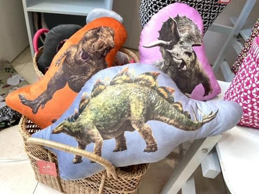 JURASSIC WORLD ジュラシックワールド Diecut-cushion 恐竜ダイカットクッション Triceratops トリケラトプス UV031