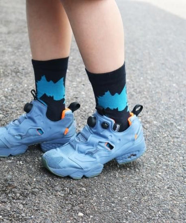 KIVISDOU キビスドウ 靴下 デカルコマニー クルーソックス black×lightblue ２Ｐk40643
