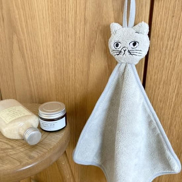 松尾ミユキ タオルハンカチ Matsuo Miyuki Cat Face Towel Light Gray 110282
　
