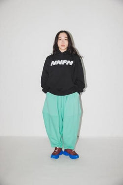 ★8-10月入荷予定ご予約★2025AW★nunuforme ヌヌフォルム スウェットポインテッドパンツ Emerald ns-921-503