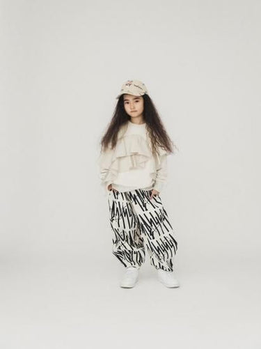 ★8-10月入荷予定ご予約★2025AW★nunuforme ヌヌフォルム ランダムフリルスウェット White adult 13-nf24-822-503