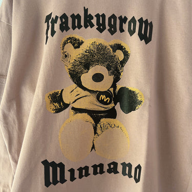 ★2025AW★minnano×frankygrow GRAPHIC L/S TEE – BEAR PINK BEIGE MF25FWCS-002
